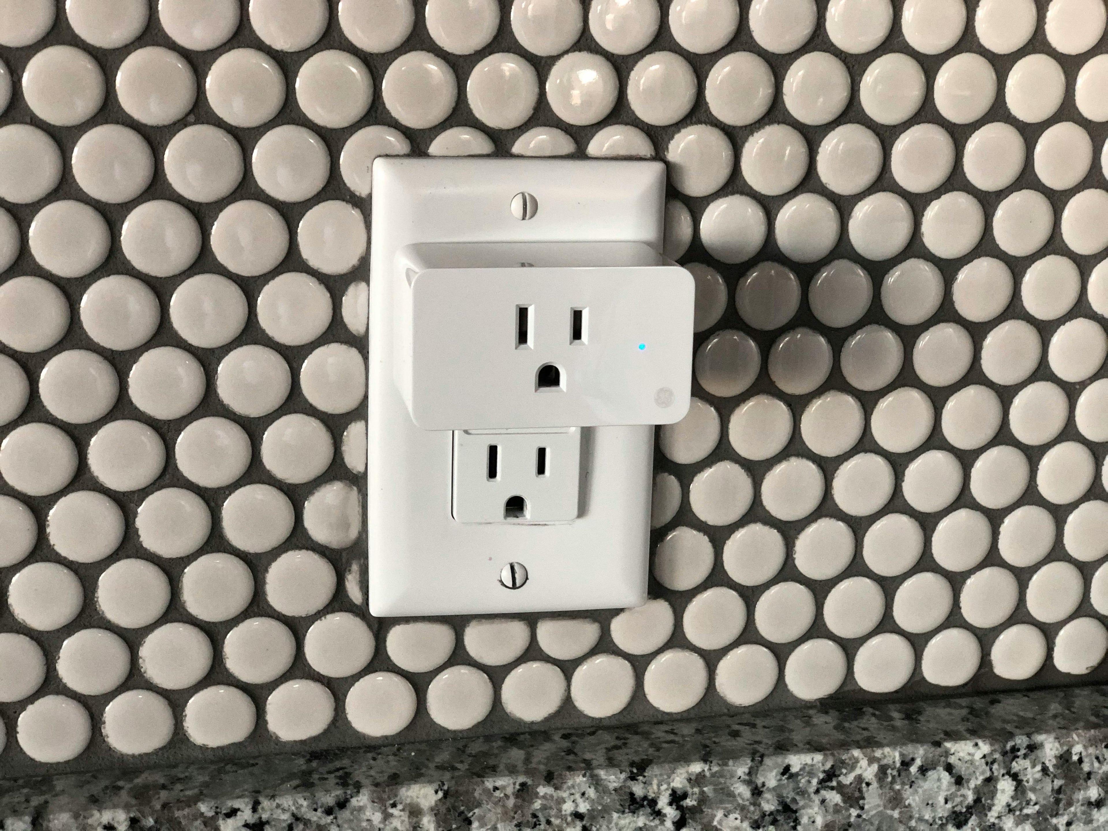 Smart WiFi Plug with Energy Monitor